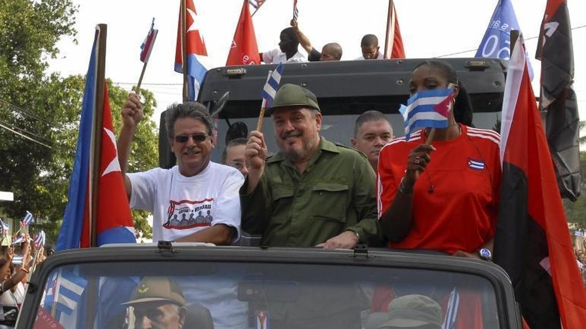 Fidel Castro’s oldest son, Fidel Castro Díaz-Balart, center, committed suicide late Thursday, according to various news reports.