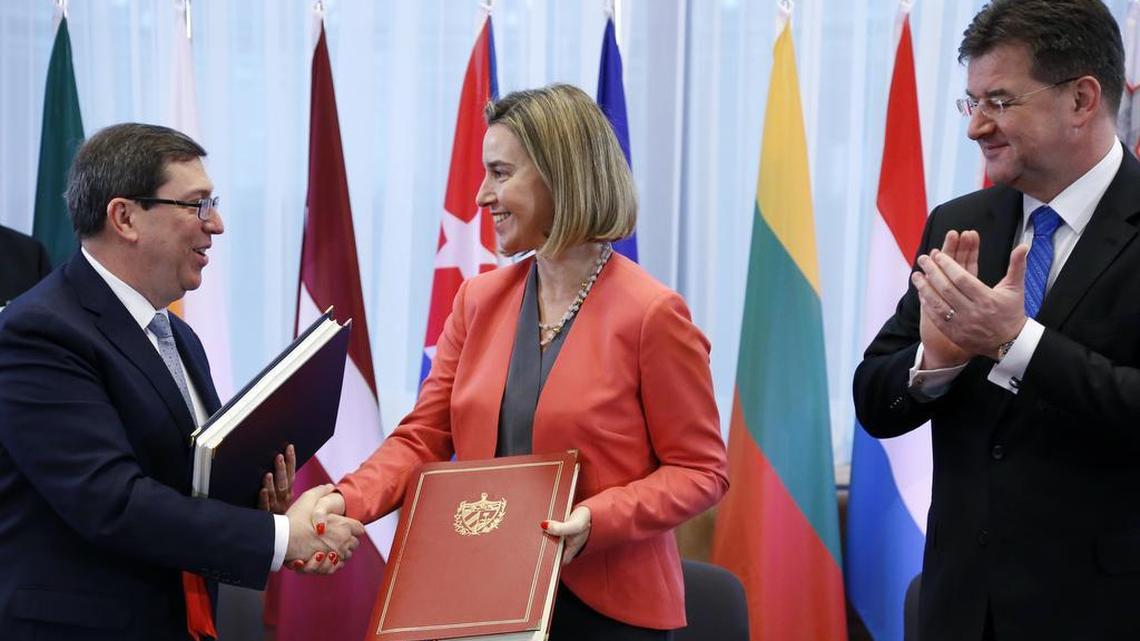 Cuban Foreign Minister Bruno Rodríguez shakes hands with European Union High Representative Federica Mogherini following the signing of the cooperation agreement in Brussels. On the right, is Slovakia Minister of Foreign Affairs Miroslav Lajcak.