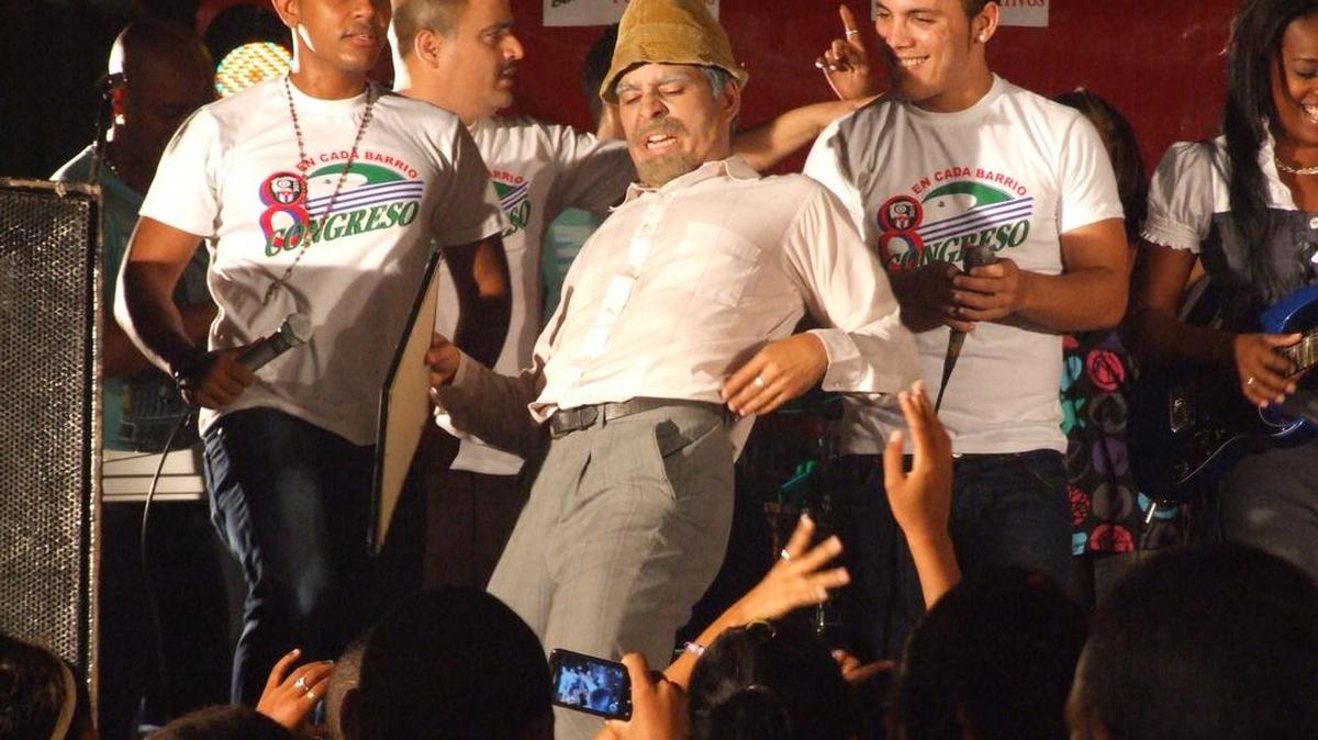 Luis Silva (center) is the actor who plays the main role of Panfilo in Vivir del Cuento, the most popular and sometimes politically-tinged comedy show in Cuba.