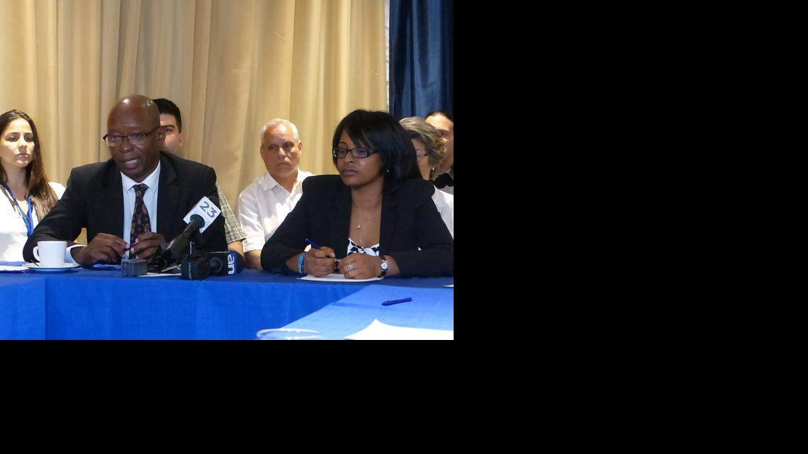 
Cuban government opponent Manuel Cuesta Morúa and other activists take part in a Forum of Civil Society and Social Actors. 
