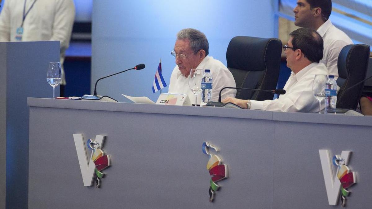 Cuban President Raul Castro speaks to heads of state at the V Summit of the Community of Latin American and Caribbean States in Bavaro, Dominican Republic.
