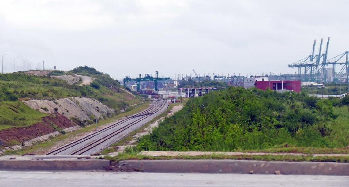 Train tracks run through the Mariel Special Economic Development Zone on Friday. A passenger terminal that will make it easier for workers to commute is expected to be completed in January.