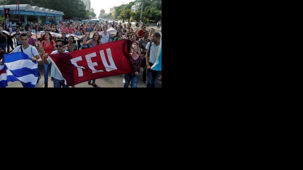 
JUBILATION: Students march in Havana on Wednesday after Washington released three Cuban spies — heroes in Cuba — who had been imprisoned in the United States. Many Cubans celebrated after hearing news of a historic renewal in relations with the U.S.
