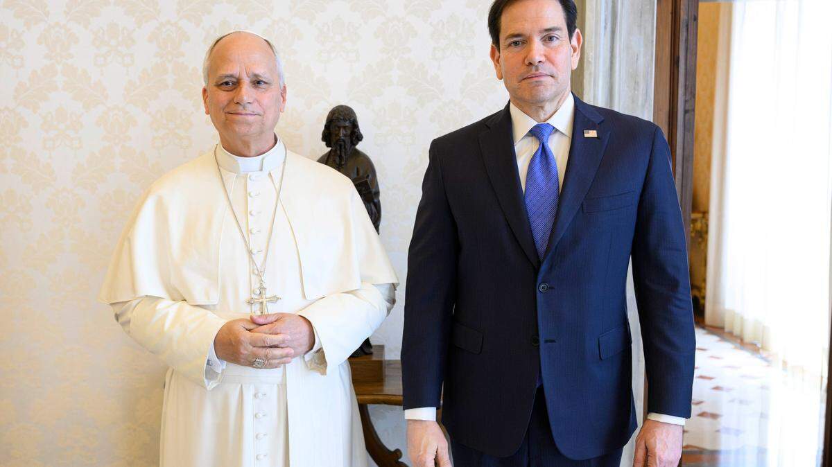 El papa León XIV y el secretario de Estado de los Estados Unidos, Marco Rubio, en una reunión en el Vaticano el jueves.