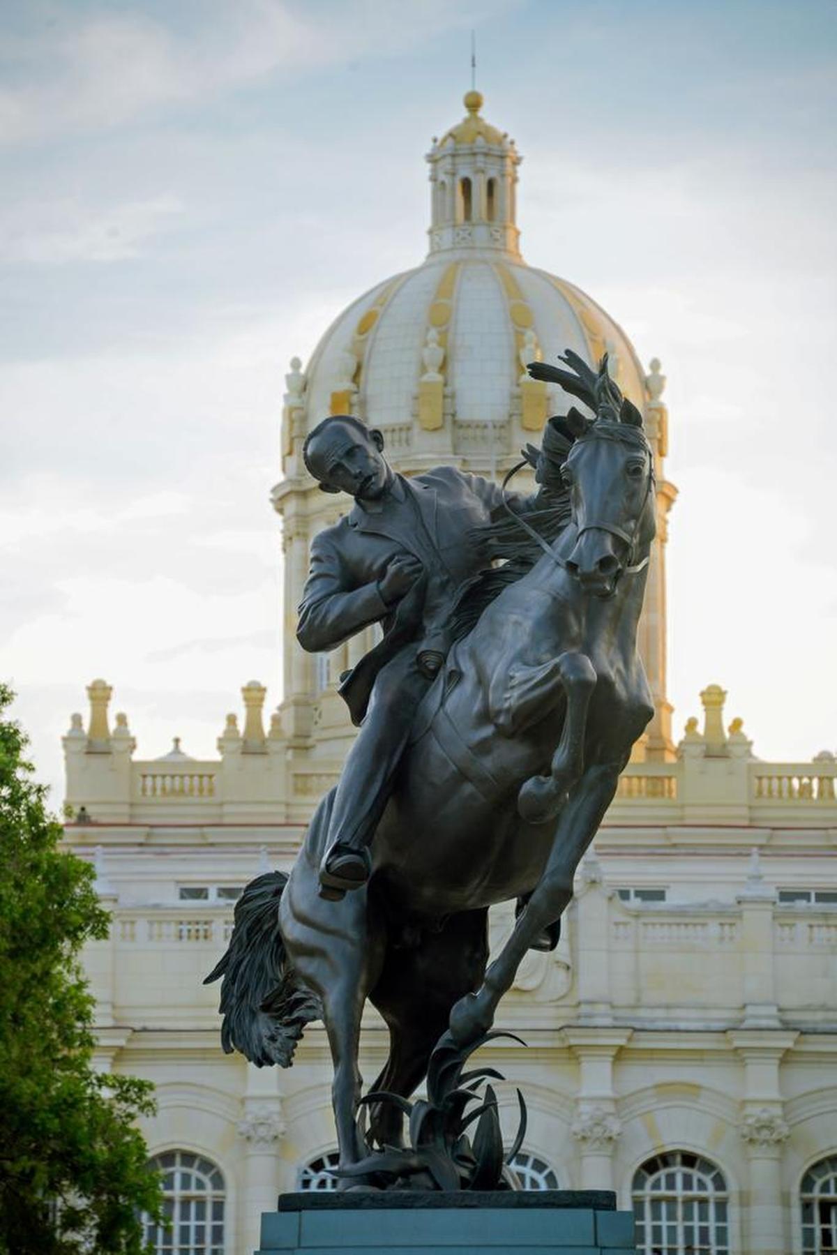 A replica of the mounted statue of José Martí was officially inaugurated in Old Havana on Sunday on the 165th anniversary of the Cuban patriot’s birth. The Museum of the Revolution is in the background.