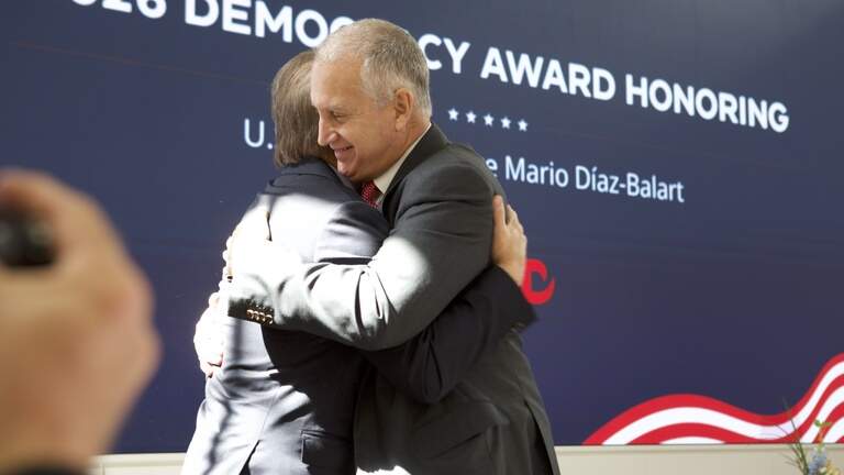 Díaz-Balart homenajeado en la Torre de la Libertad por su promoción de la democracia