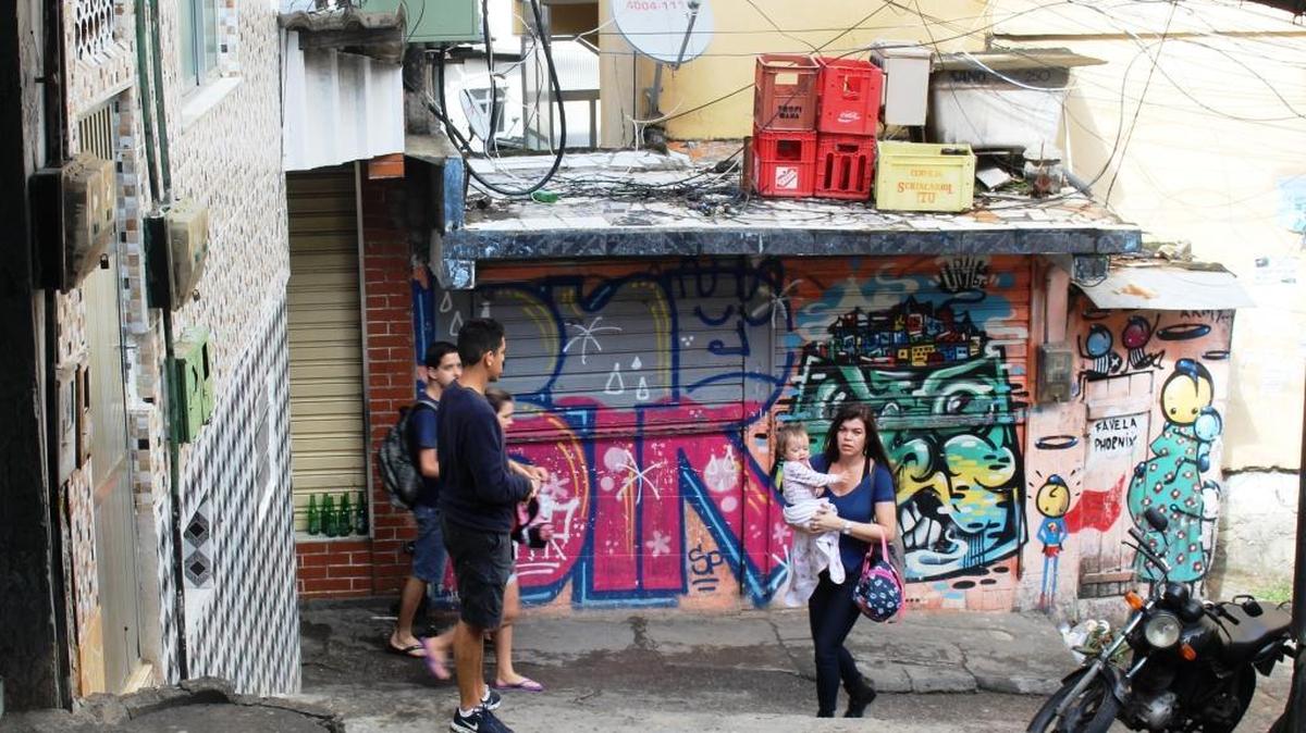 Michel Silva knows all the back alleys and pathways that wind through the Rocinha favela. It’s where he delivers the free newspaper, Fala Roça, to his neighbors.