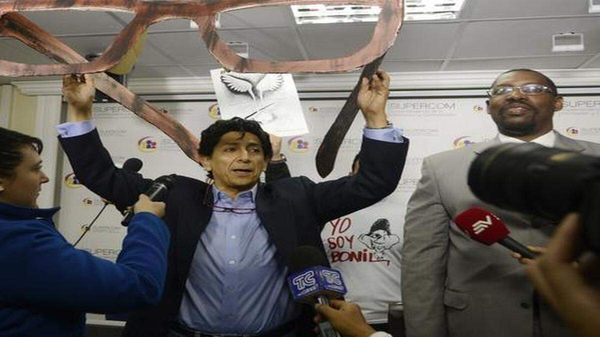 
Ecuadorean cartoonist Xavier ‘Bonil’ Bonilla at one of his many appearances before regulators at the Superintendency of Communications. Bonilla’s political cartoons often draw the ire of President Rafael Correa.
