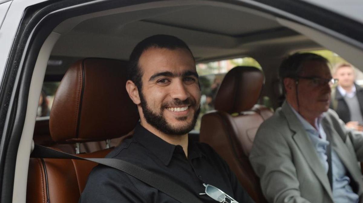 Omar Khadr, left, and his lawyer Dennis Edney arrive at Edney’s home in Edmonton, Alberta, on his release from a Canadian prison on Thursday, May 7, 2015.