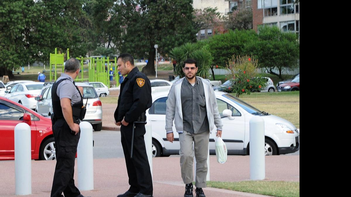 
Former Guantánamo detainee Abd al-Hadi Faraj, right, passes in front of two members of the security guard of the U.S. Embassy in Montevideo, on April 27, 2015, Day 4 of a protest of what the former captives call the South American country's “broken promises.”
