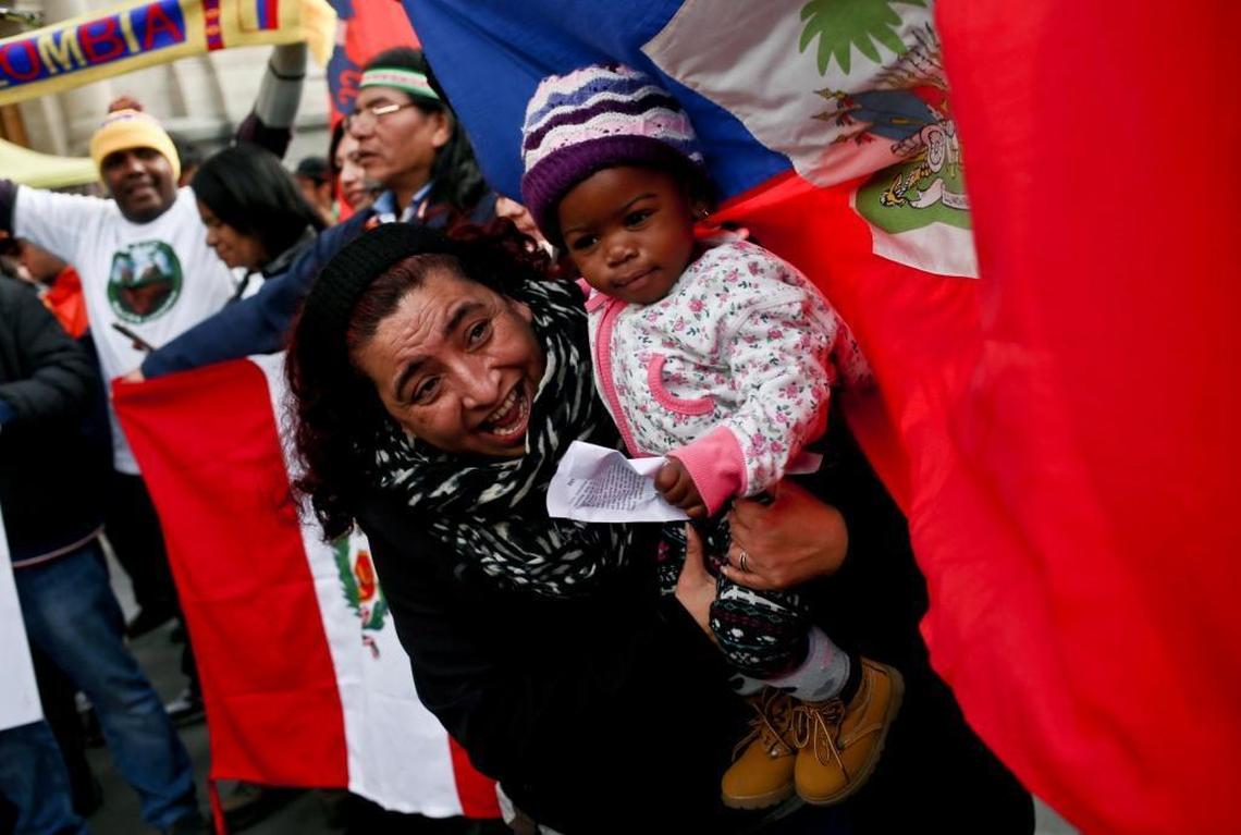 Peruvians, Colombians, Haitians and other Latin American migrants living in Chile gathered to protest against the racism and the exclusionary populism of some presidential candidates.