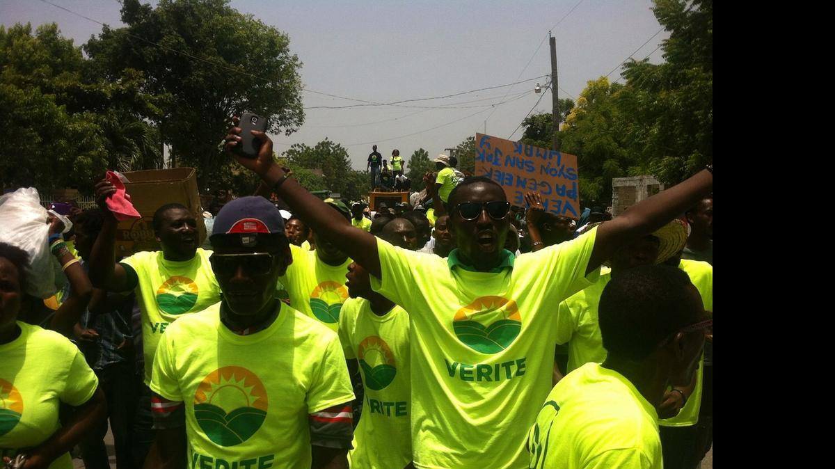 
Supporters took to the streets of Port-au-Prince Thursday, demanding their presidential candidate, Jacky Lumarque, be reinstated among approved candidates. Lumarque was rejected last month by Haiti’s Provisional Electoral Council after being qualified. Among Verite’s backers is former President René Préval. 
