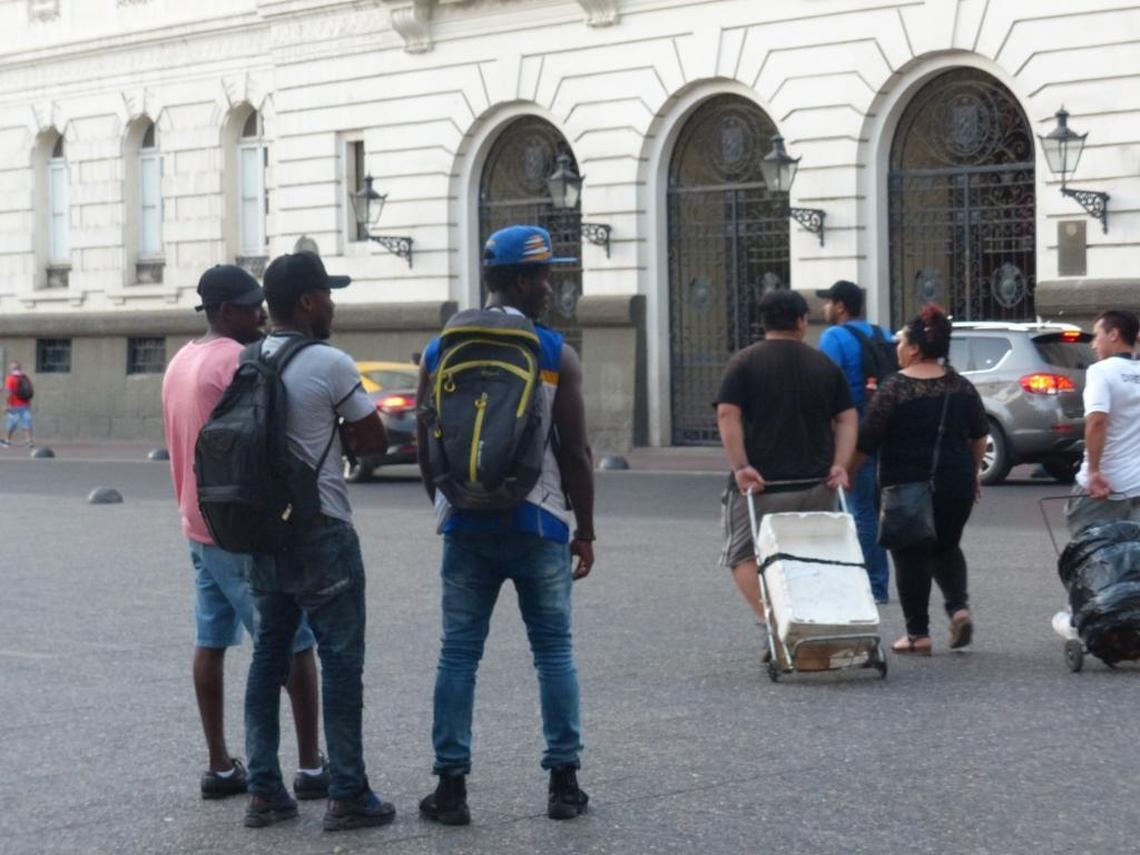 Young Haitians are gambling on a future in Haiti. But once they arrive, they realize the South American country is anything but a land of boundless opportunities. In addition to language and cultural barriers, they also face racism.