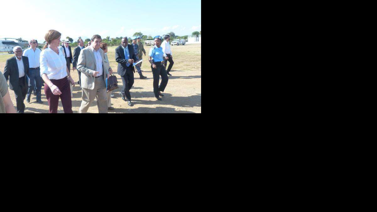 
U.S. Ambassador to the United Nations Samantha Power (left) and Chile’s U.N. Ambassador and Council President Cristián Barros Melet co-lead their fellow U.N. Security Council members on a visit to Cap-Haitien, Saturday, Jan. 24, 2015. 
