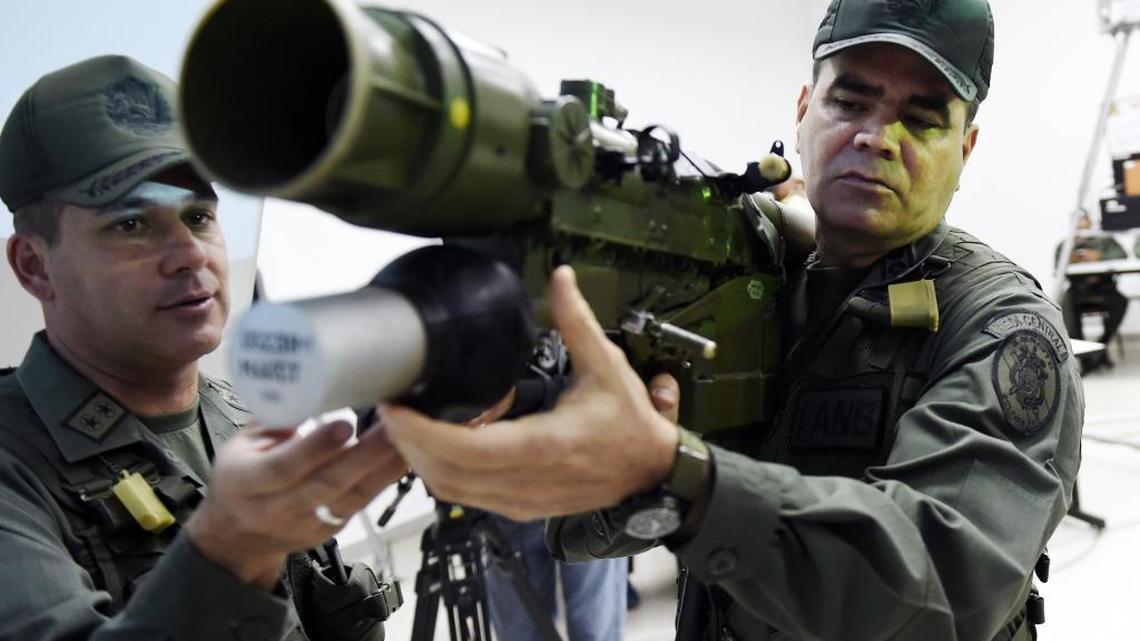 Venezuelan Defense Minister Vladimir Padrino Lopez, right, mans a Russian-made portable air-defense surface-to-air missile launcher in Caracas on March 14, 2015.