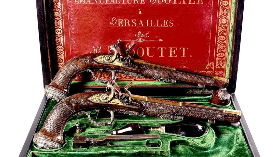 The pistols given to Latin American independence hero Simón Bolívar by the Marquis de Lafayette will go on sale at Christie’s next week.