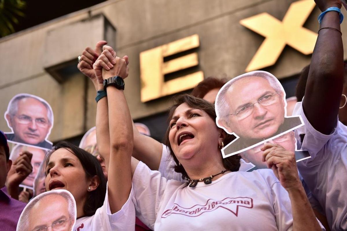 Mitzy Capriles, center, wife of former Caracas Mayor Antonio Ledezma, holding his picture during an anti-government protest in Caracas, Venezuela, on Aug. 19, 2015.
