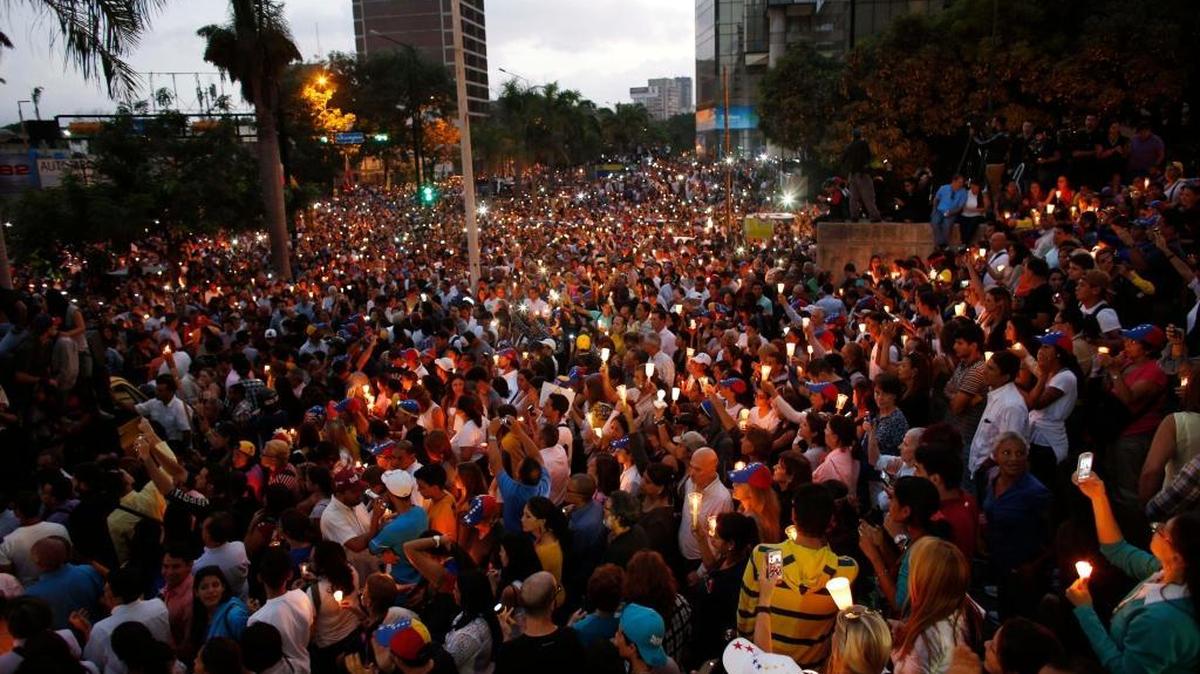 Demonstrators hold candles during a vigil for the victims of the clashes with the governments security forces, during a protest against President Nicolás Maduro in Caracas, Venezuela, on Wednesday, May 17, 2017. Several humanitarian organizations and the opposition have accused the security forces of using too much violence during demonstrations against the government, which have left dozens dead.