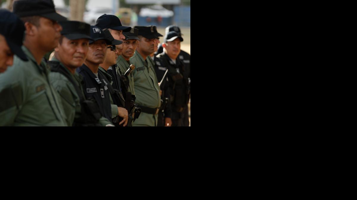 
Police officers line up as they guard a pro-Venezuela demonstration in Urraca Park, Panama City, Wednesday, April 8, 2015. Panama City will host the VII Summit of the Americas on April 10-11, which tensions between Caracas and Washington threatened to overshadow a thaw in U.S.-Cuba relations. 
