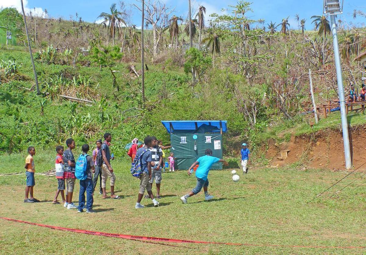 In Dominica, UNICEF is helping children cope with the devastation of Hurricane Maria through play activities and storytelling.