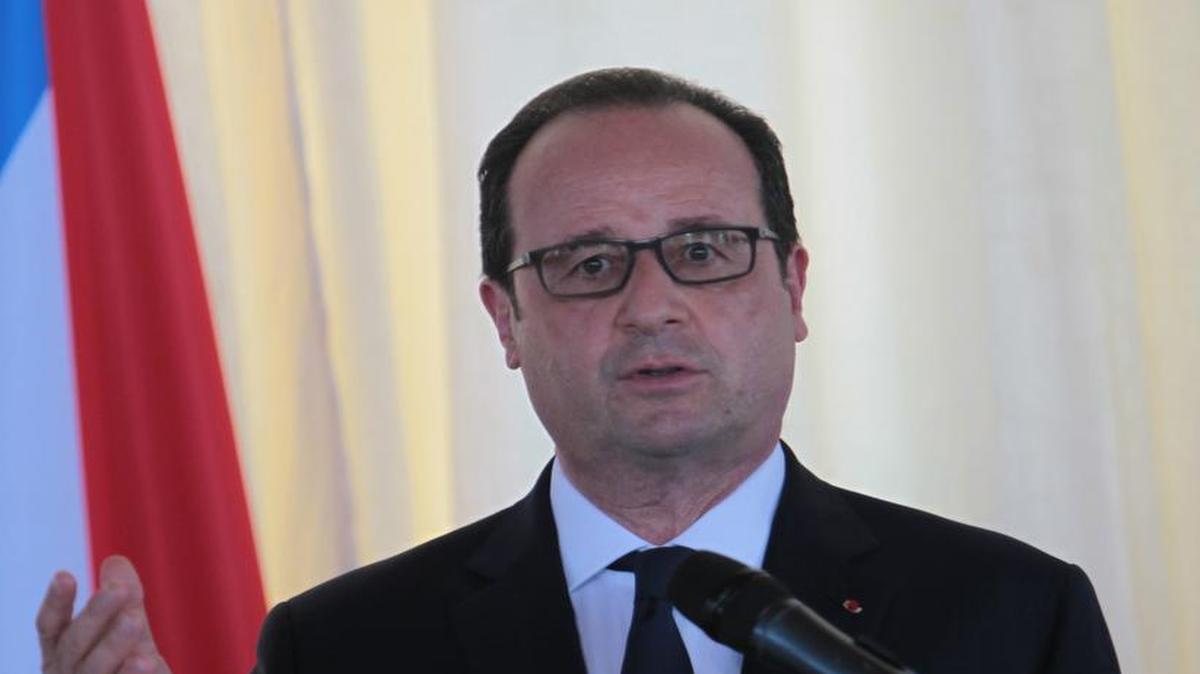 
French President Francois Hollande speaks at a Cuba-France business forum in Havana, Cuba, Monday, May 11, 2015. Accompanied by a group of top French business people, Hollande has become the first French president to visit Cuba since it became an independent country, using a one-day trip to build business and diplomatic relations five months after a detente between Havana and Washington. (
