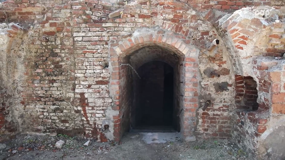 Archaeologists found a mysterious tunnel, kept secret for almost a century, under ruins of Saxon Palace in Warsaw.