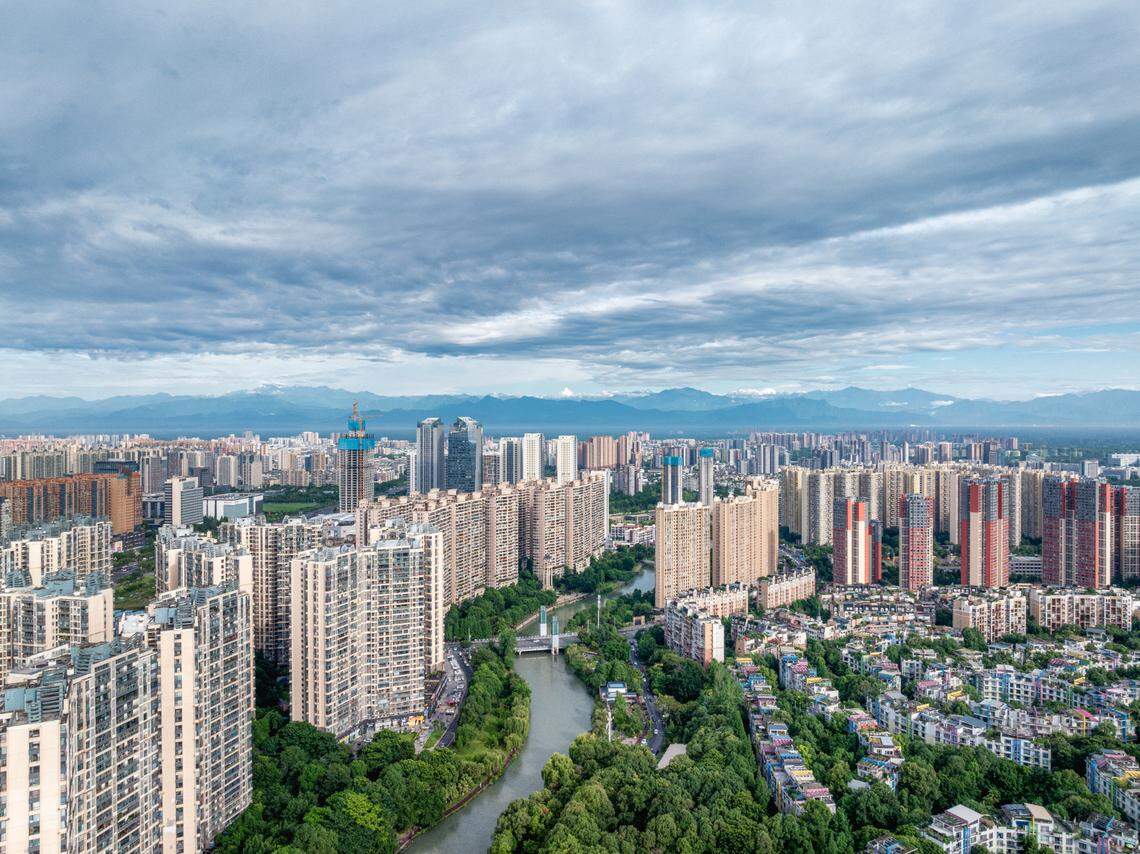 Scientists found an elusive creature with a “window” in its eyelid at a Chengdu park and discovered a new species, a study said.