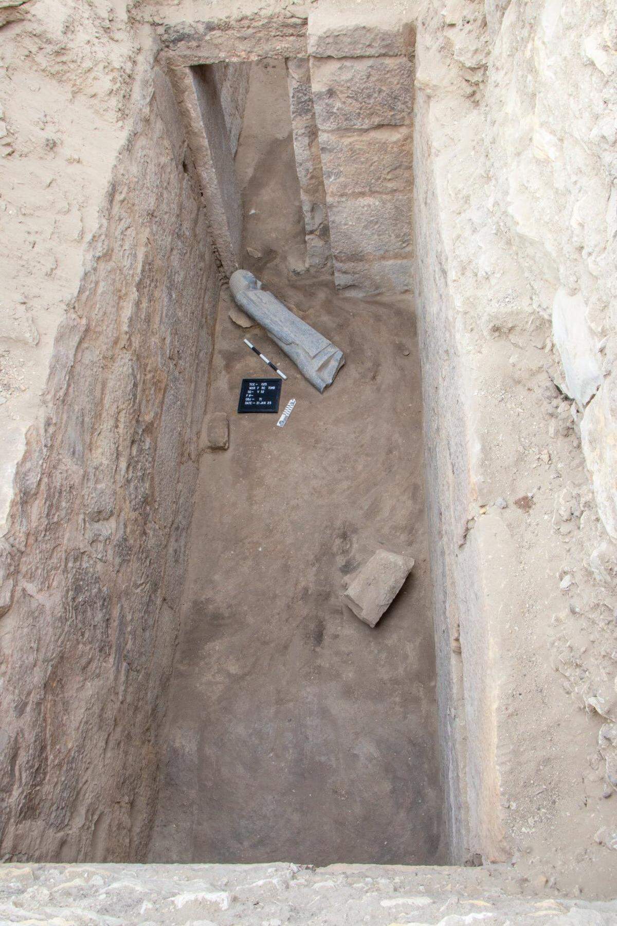 Another chamber of the ancient prince’s tomb with a black granite statue.