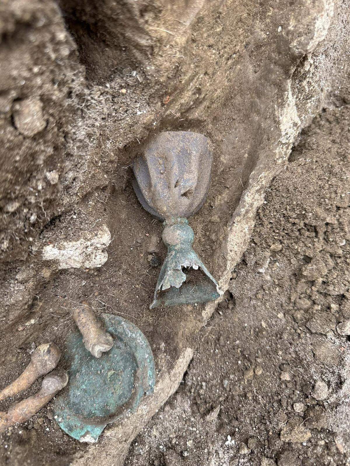 A close-up view of the silver communion set found in Tomajmonostora.