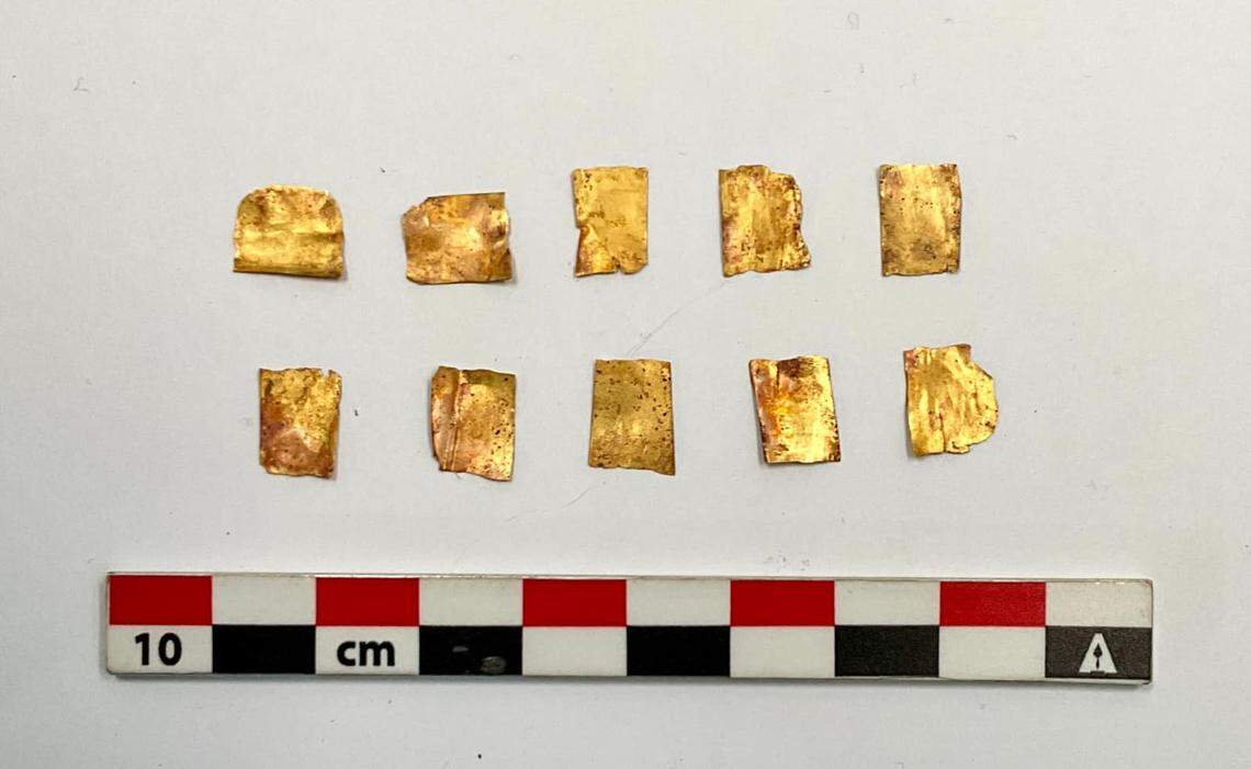 Some other gold artifacts found at the tomb in Al Bahnasa.