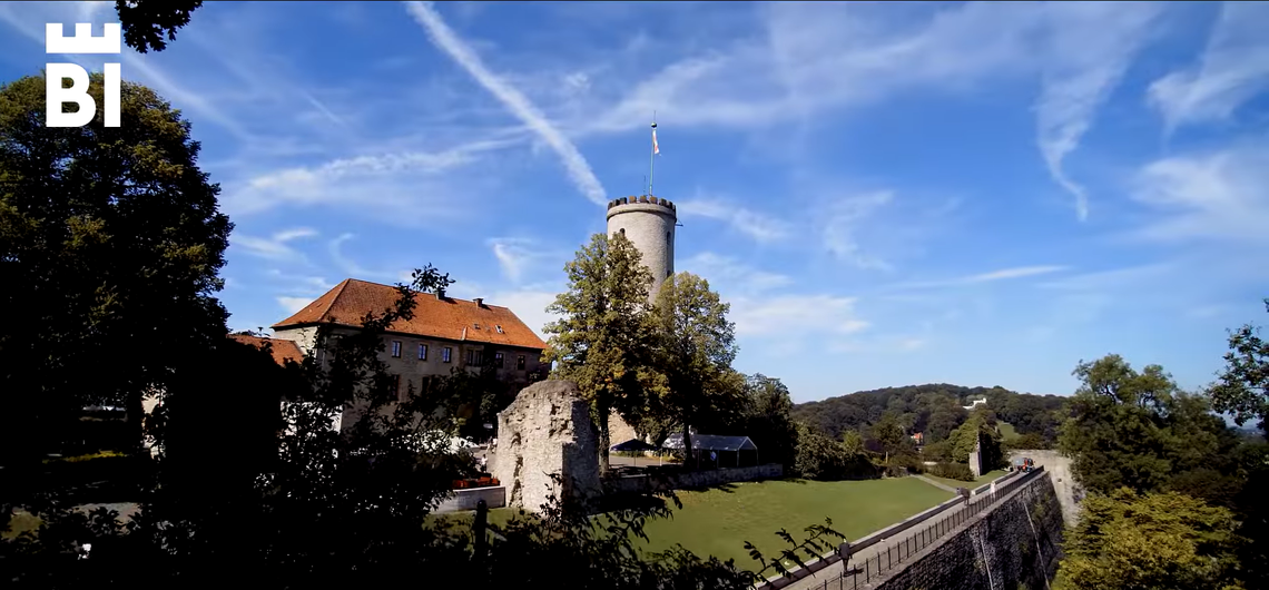 Archaeologists digging up the filled-in moat of Sparrenburg Castle uncovered a forgotten staircase, possibly leading to an unknown cellar.