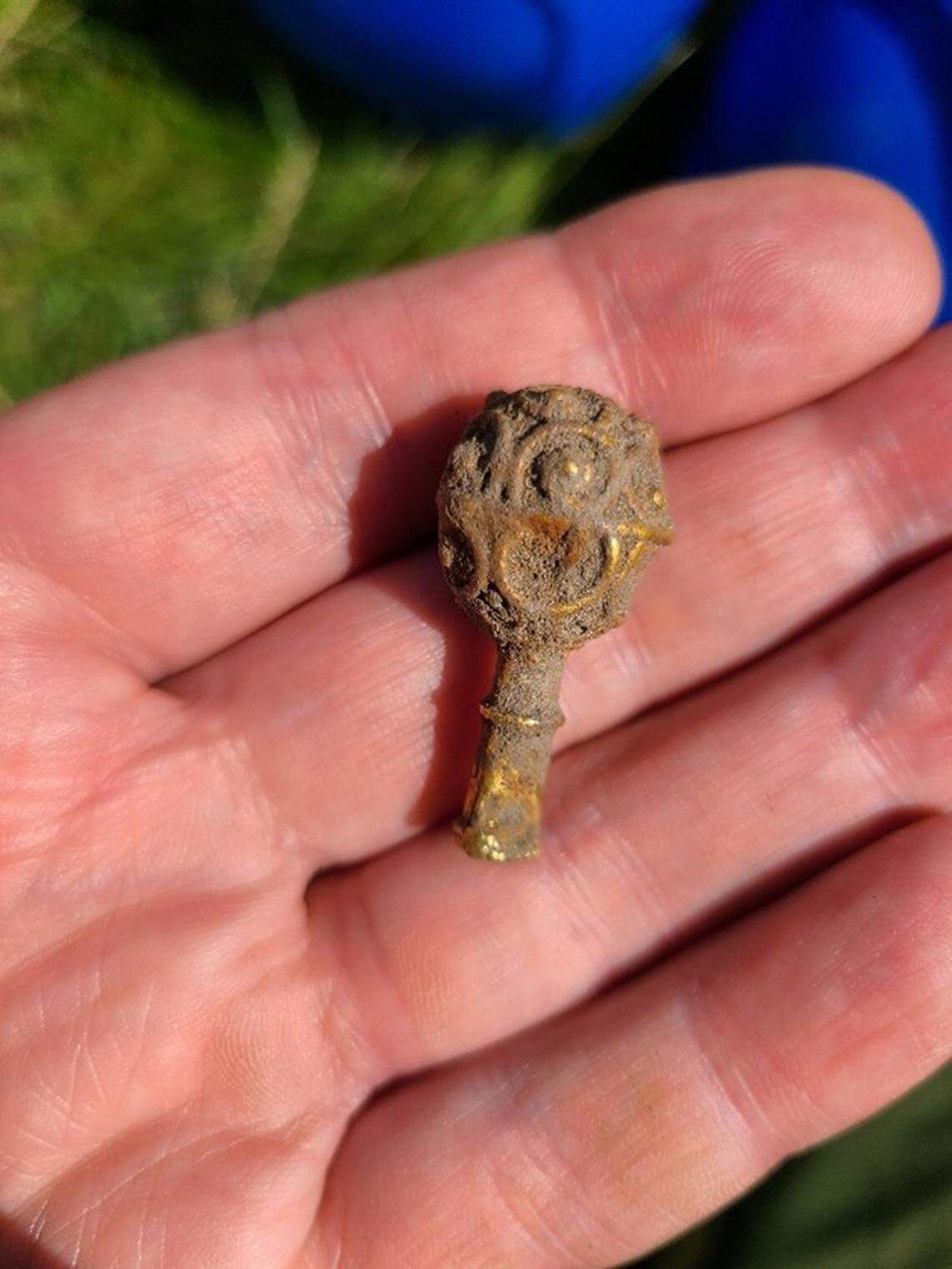 The 1,100-year-old gold item found in Northumberland by Yara Souza.