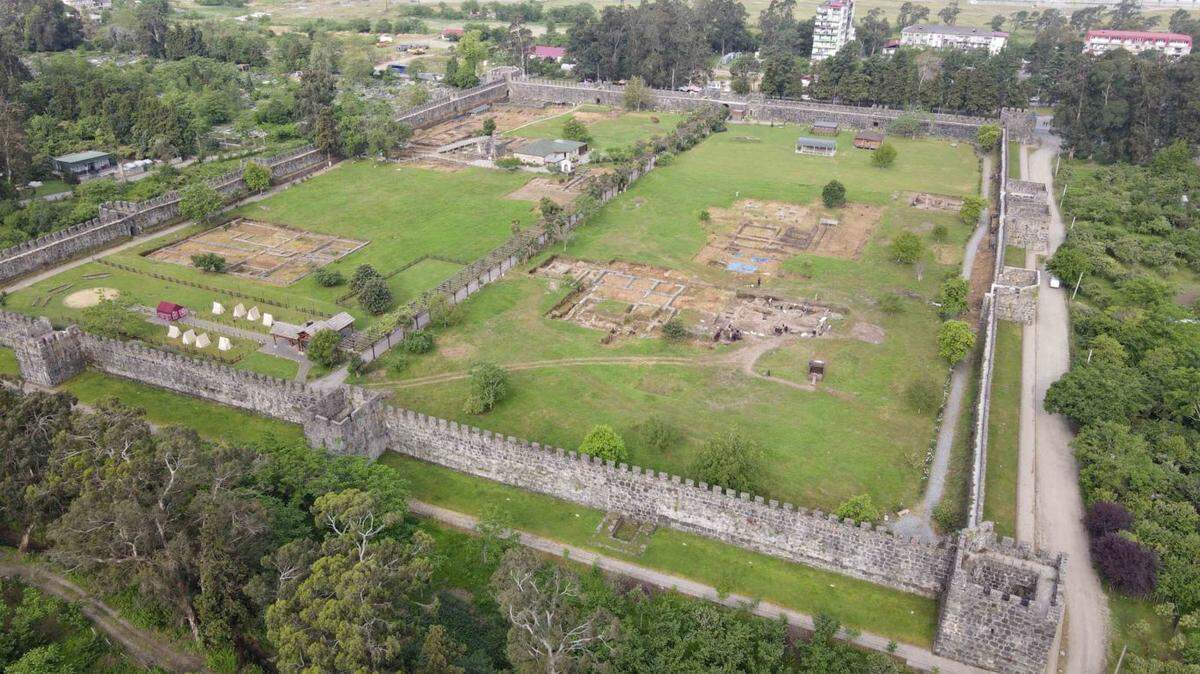 Archaeologists excavating Gonio-Apsaros fortress uncovered an ancient Roman kiln with pottery inside, a wine press and a rare gold artifact.