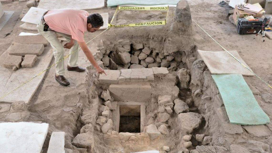 Archaeologists excavated some ruins in Mexico City and found an ancient ritual offering: a stone box with dozens of knives, photos show.
