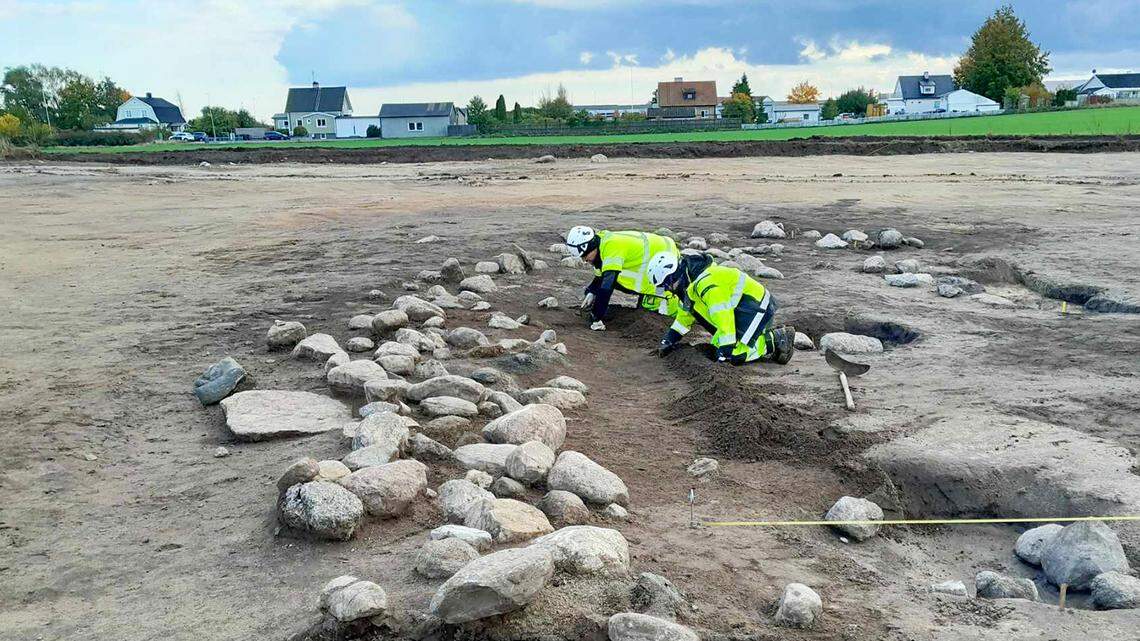 Archaeologists in Hammar uncovered a “unique” Neolithic site where pottery, flint and bone artifacts were left as offerings, photos show.
