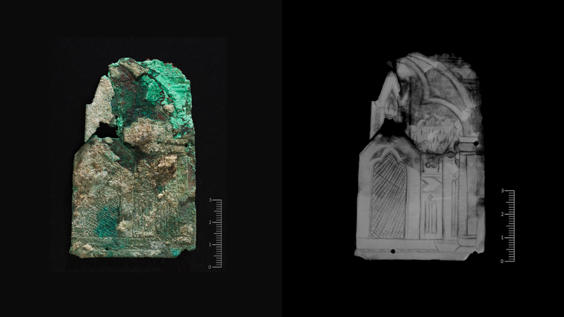 The copper plate as seen after excavations (left) and in an X-ray (right).