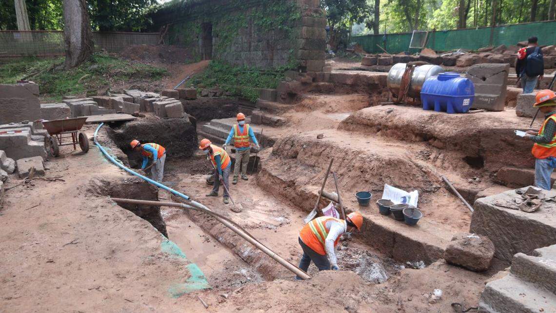 Archaeologists excavating near Angkor Wat uncovered several 900-year-old statues once used to guard a palace gate, photos show.