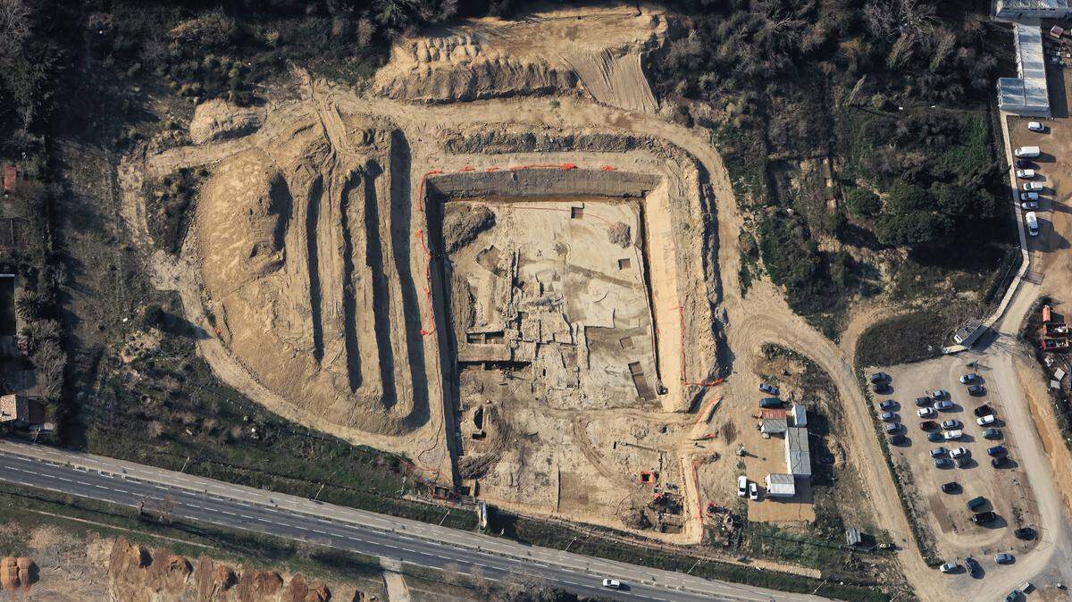 Archaeologists in Narbonne finished a 7-year-long project on an extraordinarily well-preserved 1,900-year-old ancient Roman cemetery.
