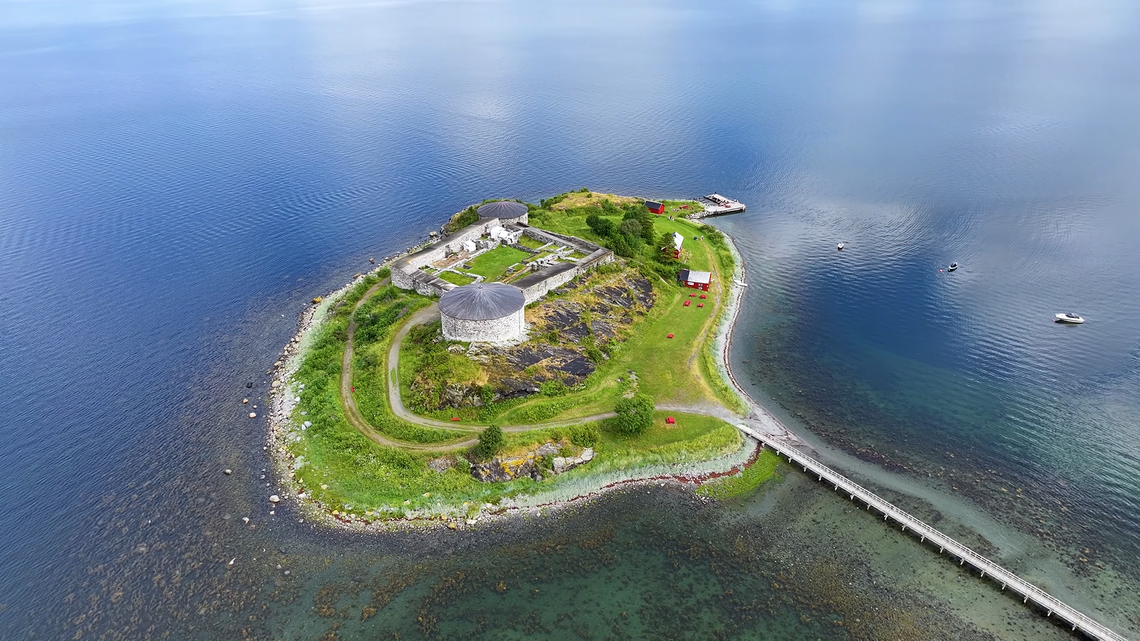 Archaeologists used radars to scan the courtyard of Steinvikholm castle and found some mysterious buried ruins, photos show.