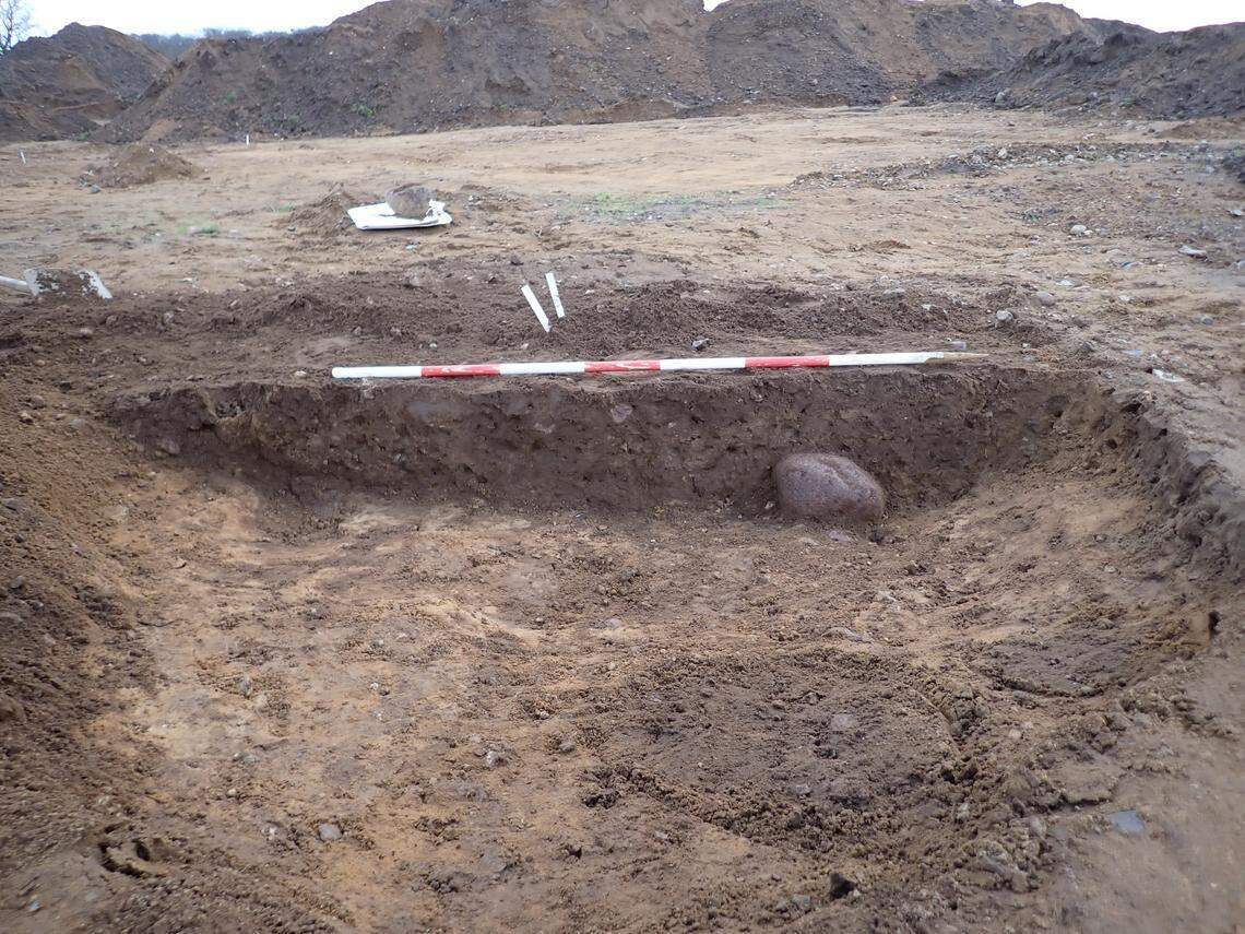 A photo shows the site in Stepping during excavations.