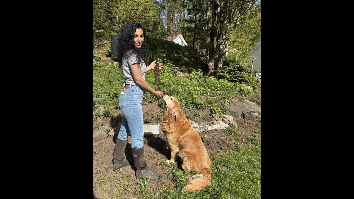 A woman gardening at her home in Søgne noticed a strange “lump” and found a historic sword, officials said and photos show.