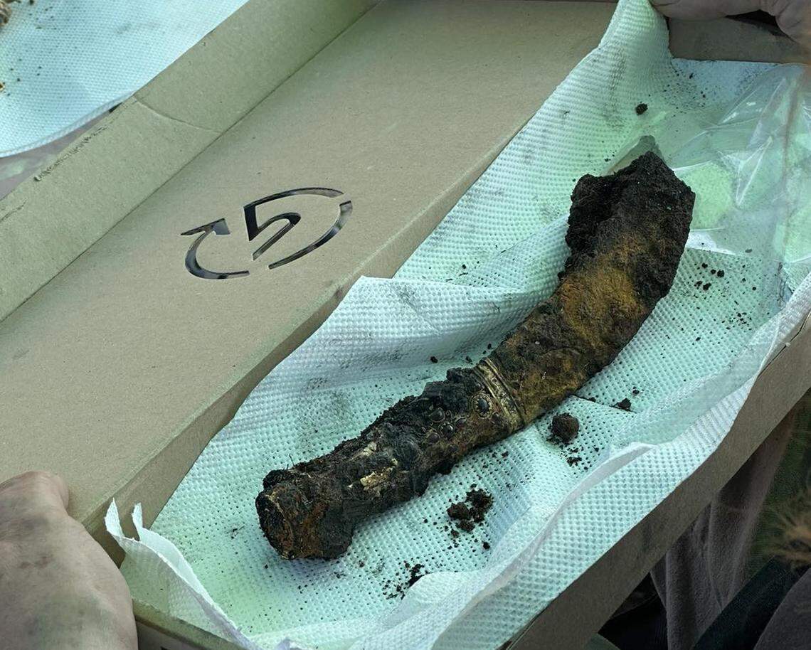 A knife found in the ancient grave.