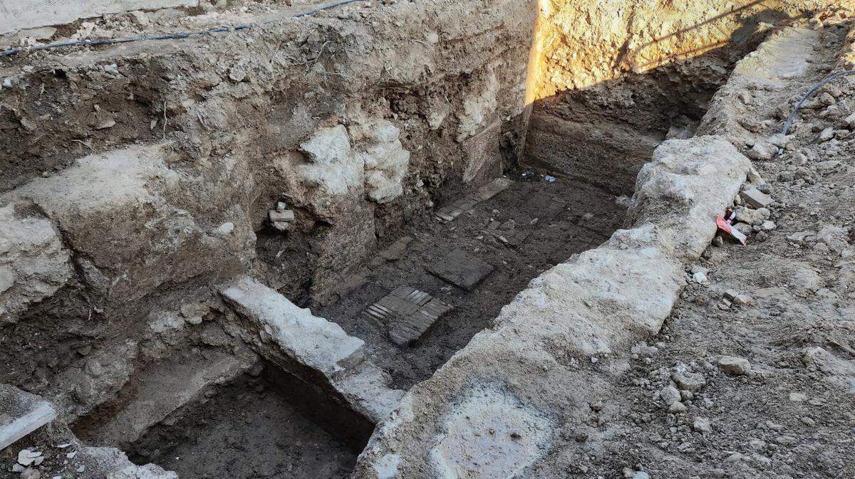 A close-up view of the 900-year-old bathhouse ruins found at Rubalcava Palace garden.