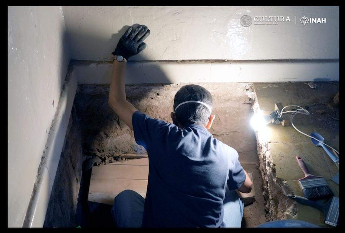 The historic coffin found at Valentín Gómez Farías Elementary School.