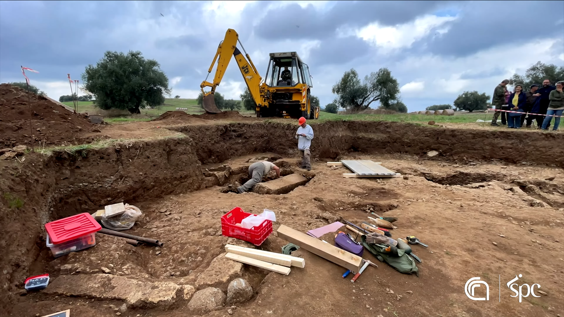 Archaeologists excavating the ancient Etruscan site of Bisenzio uncovered a well-preserved sarcophagus with a complete skeleton inside.