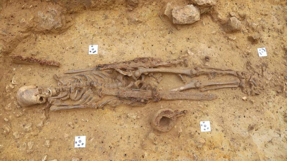 Archaeologists excavating an early medieval cemetery in Ingelheim found the untouched burial of a seventh century warrior, photos show.
