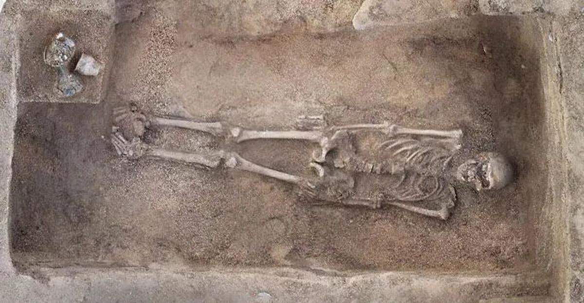 A close-up photo of a Longshan culture grave.
