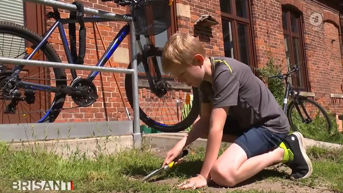 A boy playing in a sandbox at a school in Bremen found a silver coin dating from ancient Roman times, archaeologists said and photos show.