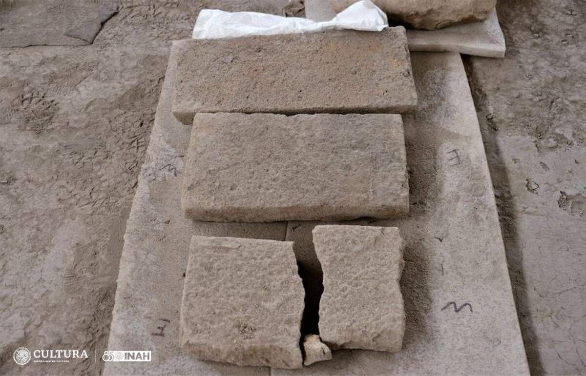The ancient box as seen during excavations with a layer of slab-like stones on top.