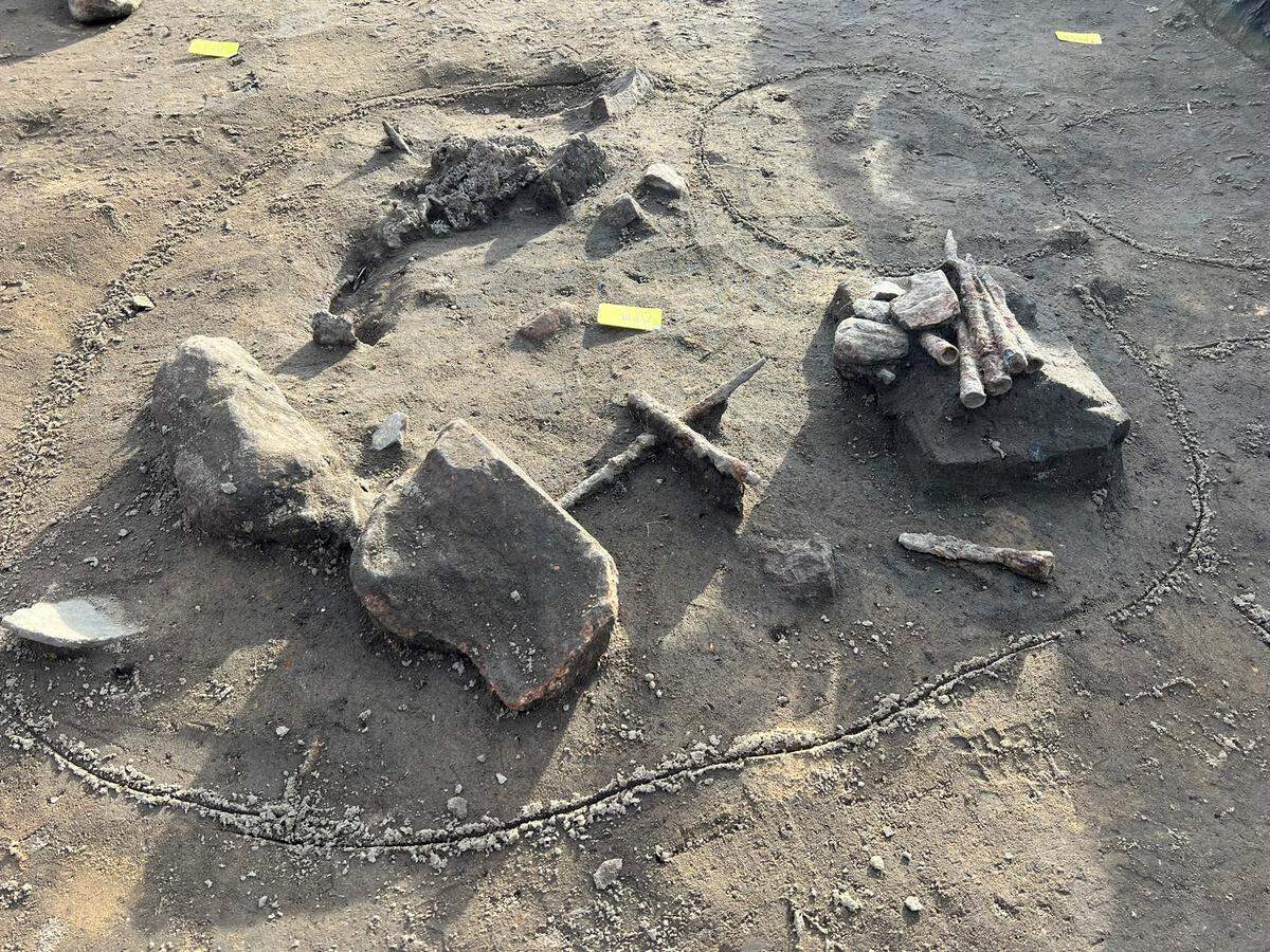 More ancient weapons found at the site in Løsning.